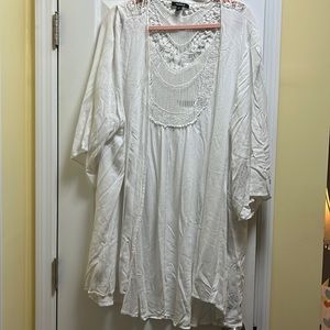torrid size 3/4 beautiful kimono with crochet lace back